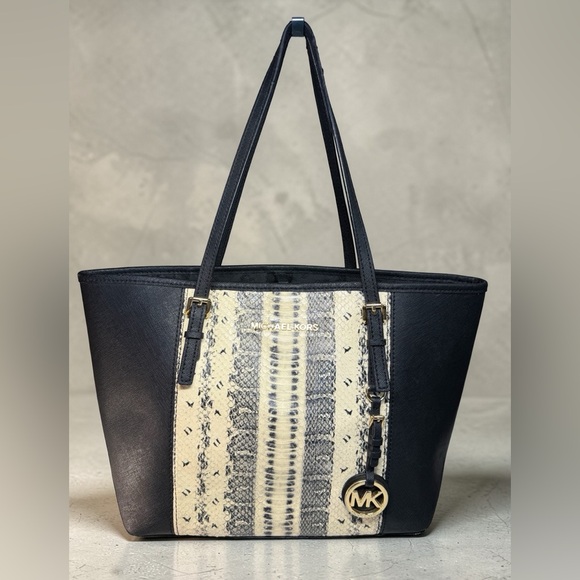Michael Kors Handbags - Michael Kors Snakeskin Panel Jet Set Tote Black & Cream MK Charm 🖤 EUC